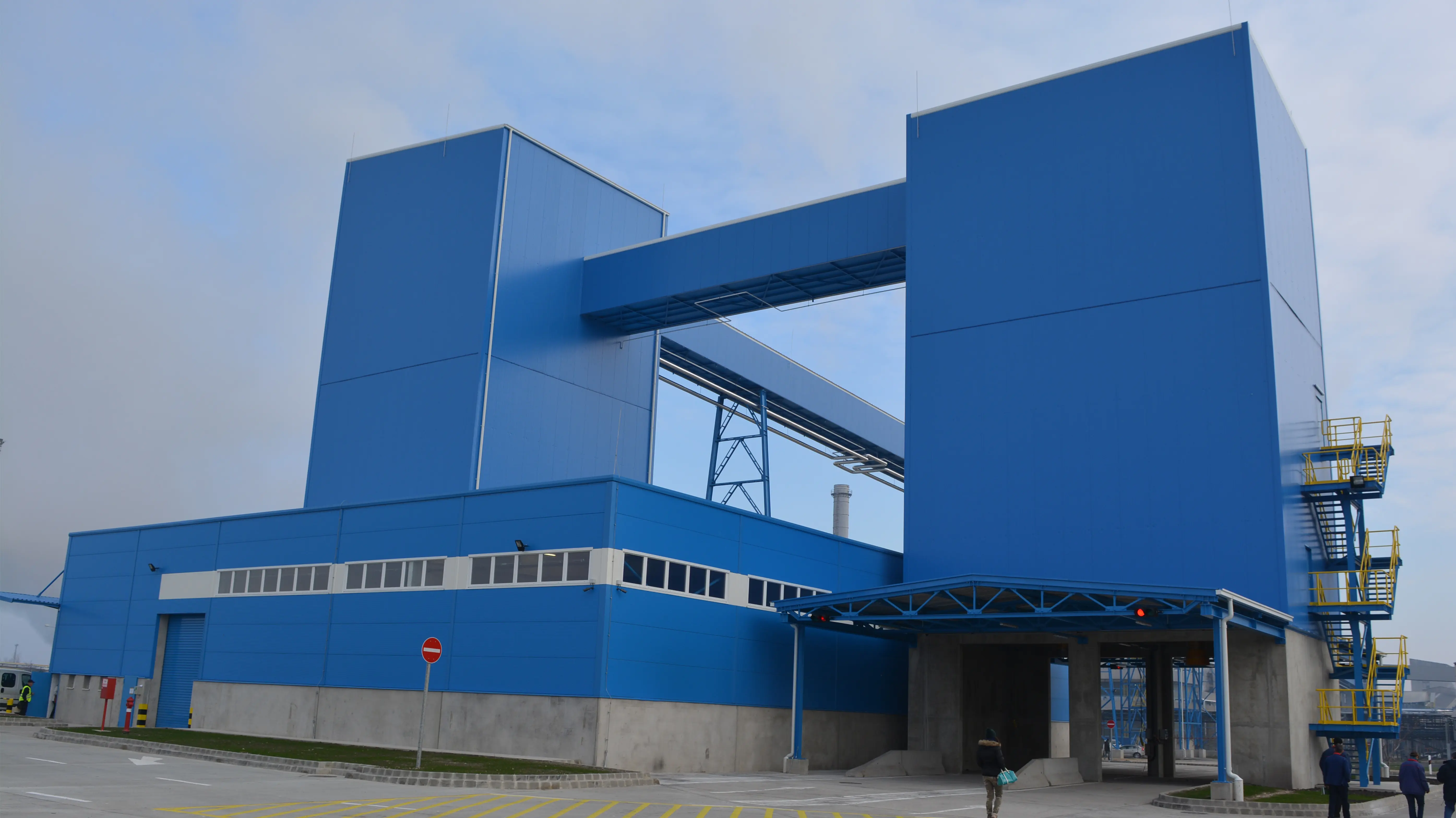 Nitorgénművek Zrt. in Pétfürdő - packaging building and technology bridge