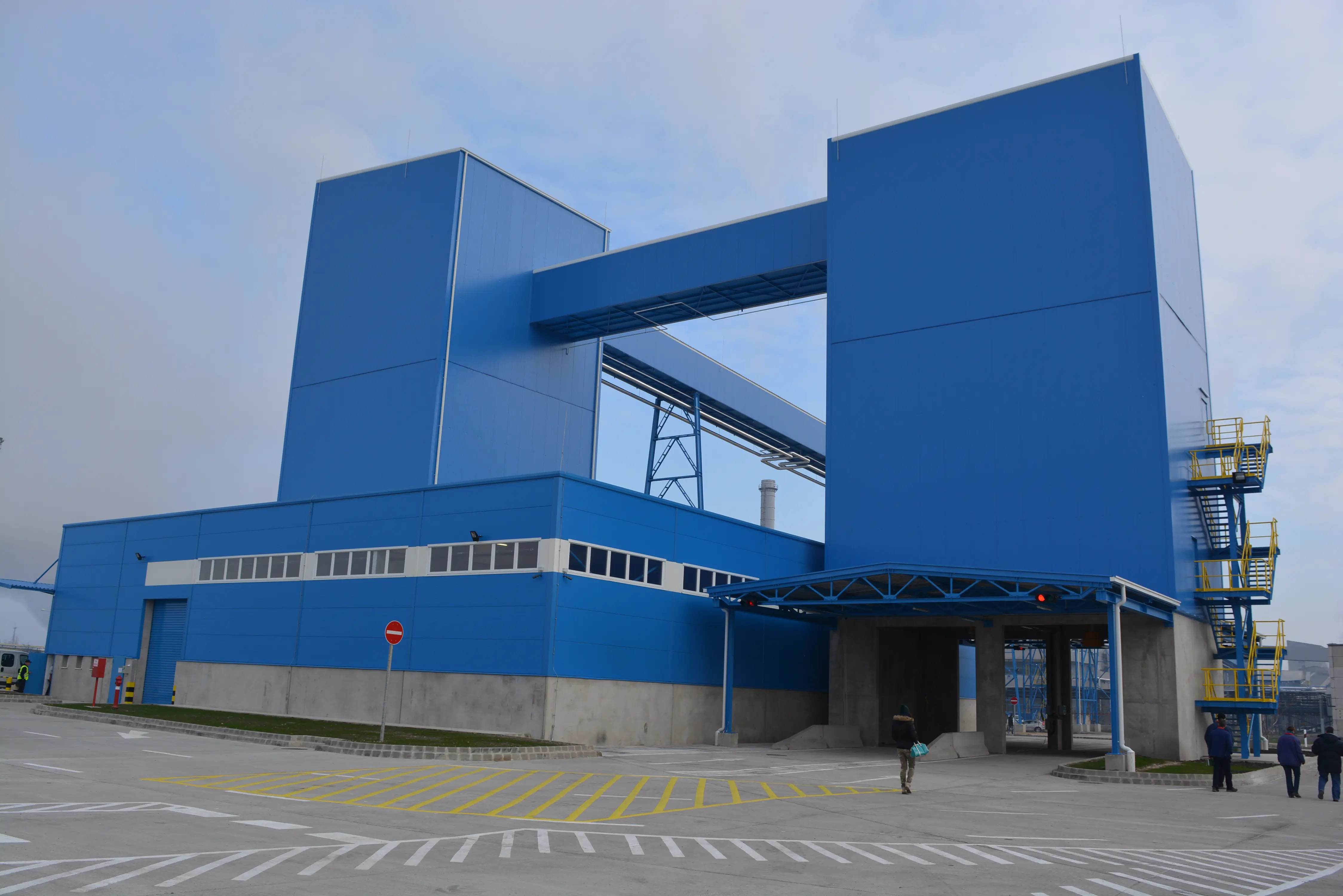 Nitorgénművek Zrt. in Pétfürdő - packaging building and technology bridge