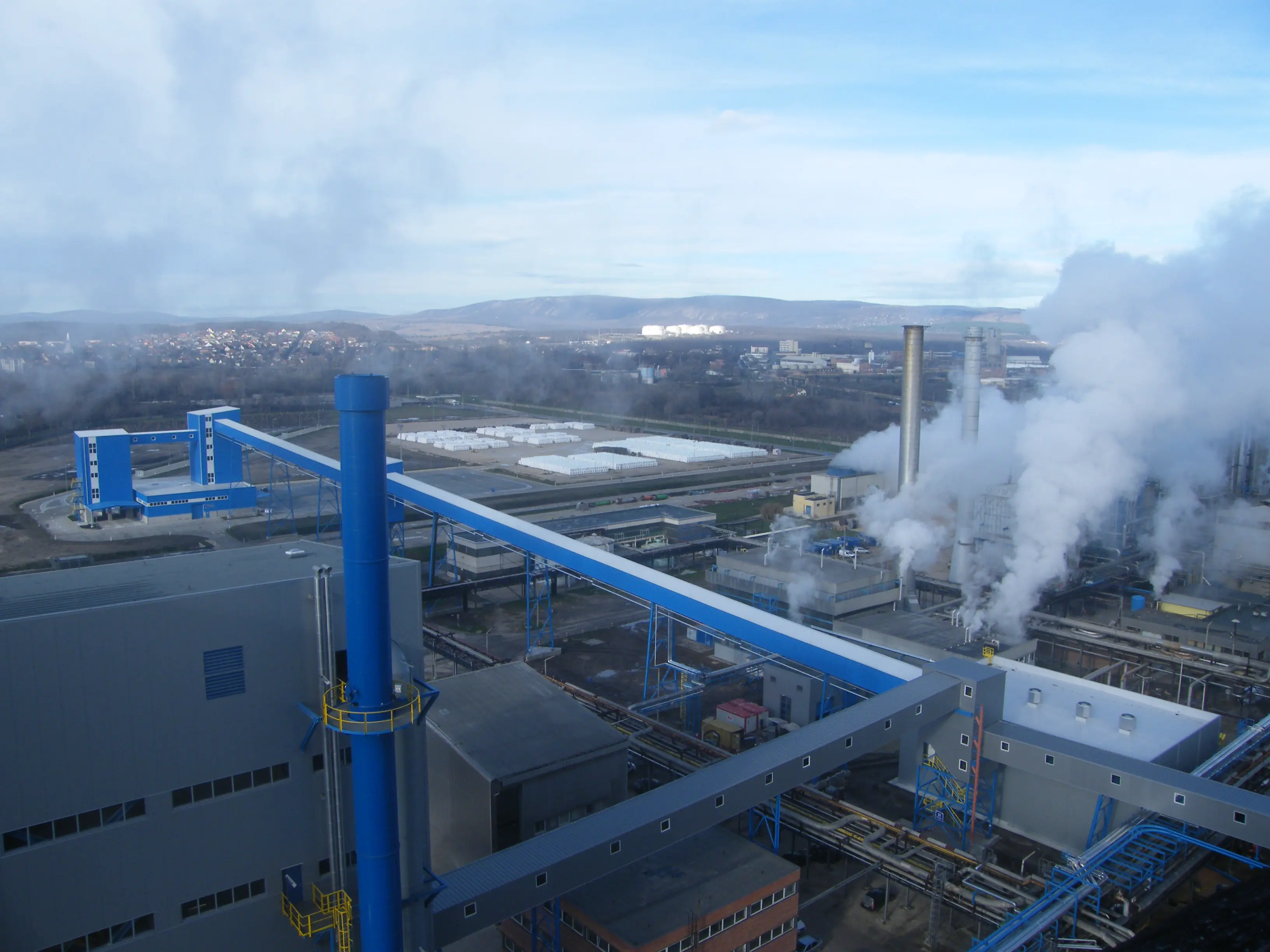 Nitorgénművek Zrt. in Pétfürdő - packaging building and technology bridge